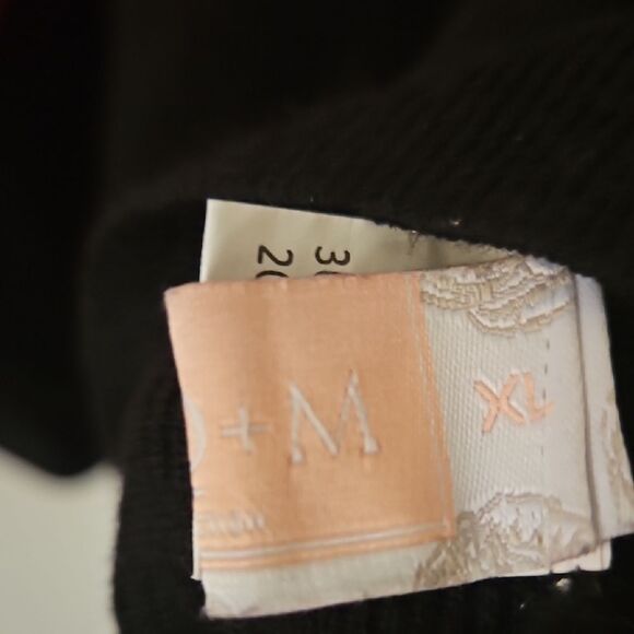 Black and White Knit Sweater - Picture 6 of 6